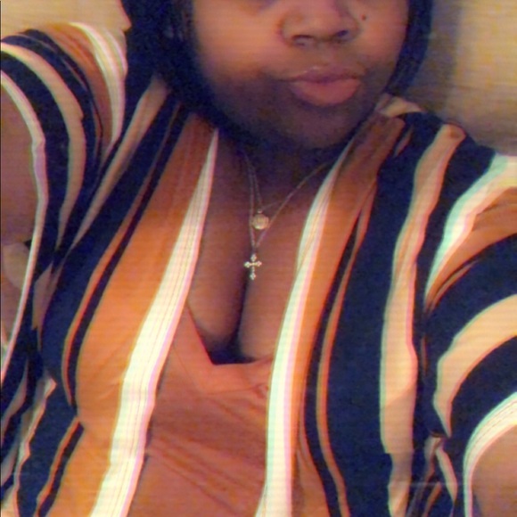 Meet your Posher, Tia - Picture 4 of 4